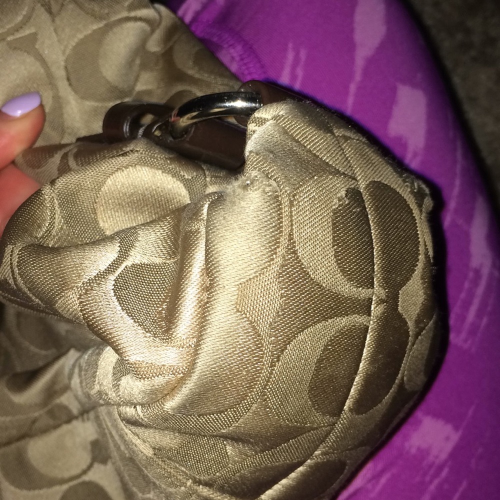 Authentic COACH bag.  Medium size. Very spacious. - Picture 6 of 8